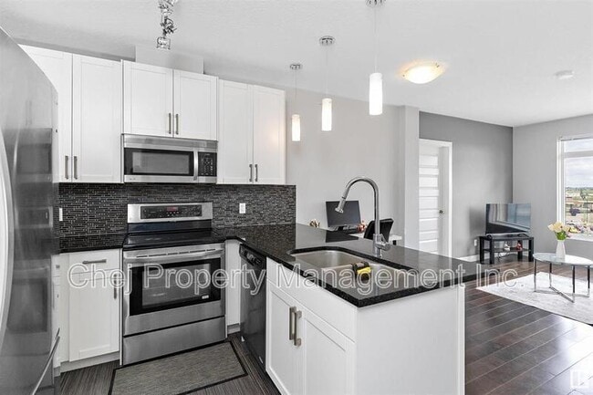 Building Photo - 5151 Windermere Blvd