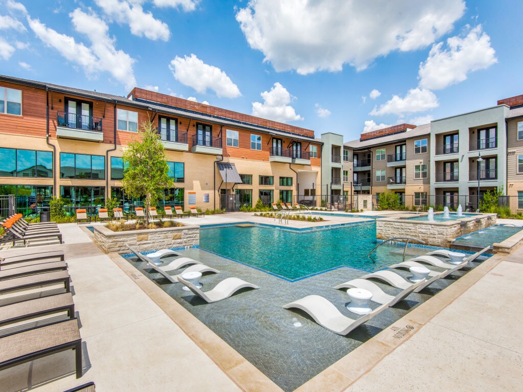 Aura Castle Hills Apartments Lewisville, TX