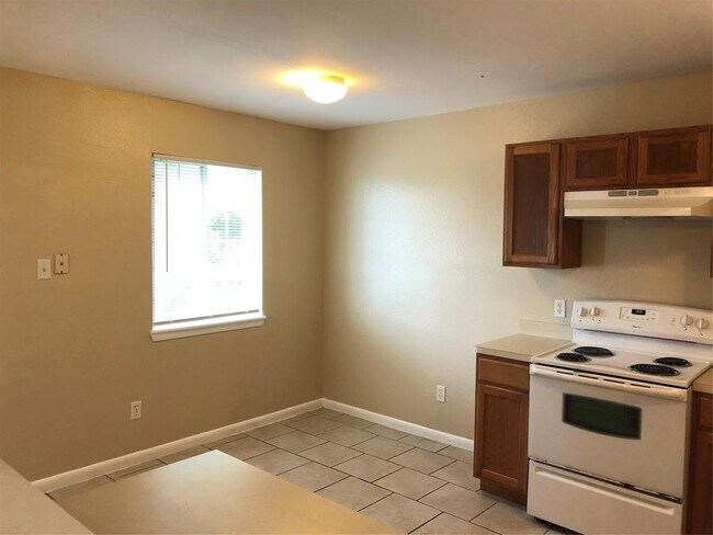 Foto del edificio - 7300 Twin Crest Dr