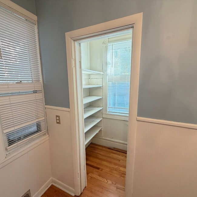 Building Photo - Spacious 4 Bedroom in Heritage Hill!