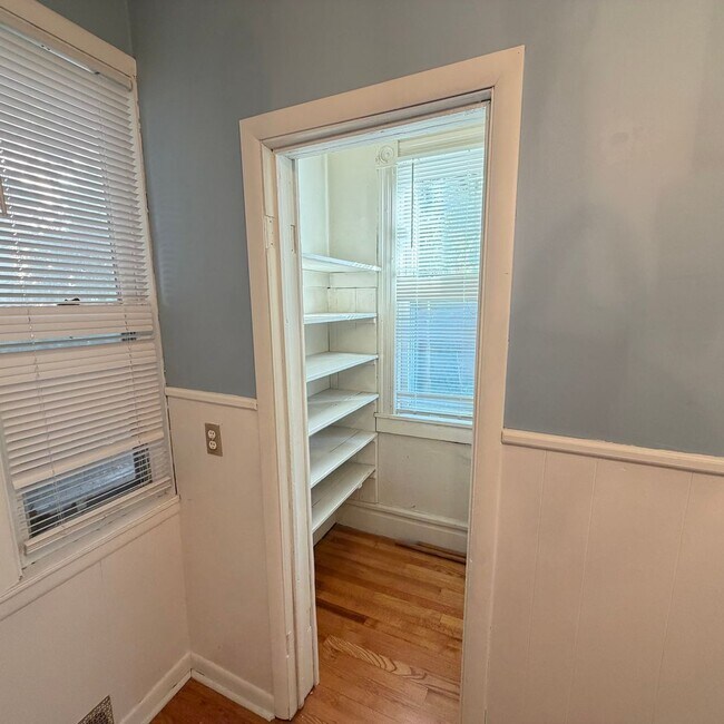 Foto del edificio - Spacious 4 Bedroom in Heritage Hill!