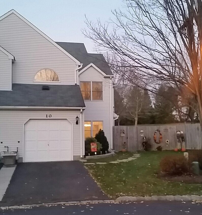 10 Emerson Ct, Freehold, NJ 07728 Condo for Rent in Freehold, NJ