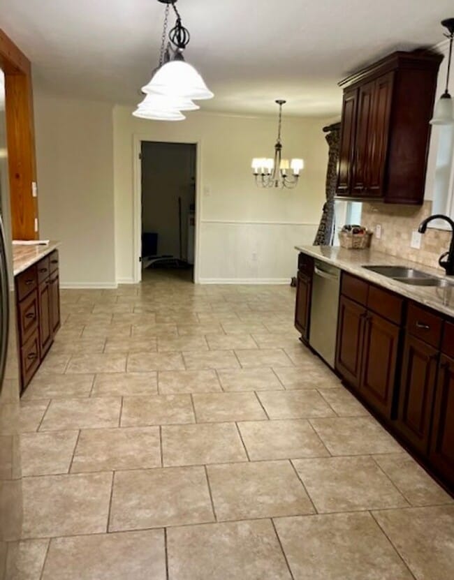 Building Photo - Beautiful 4 bed home in Excellent Location, in City of St. George minutes from new Woman's Hospital