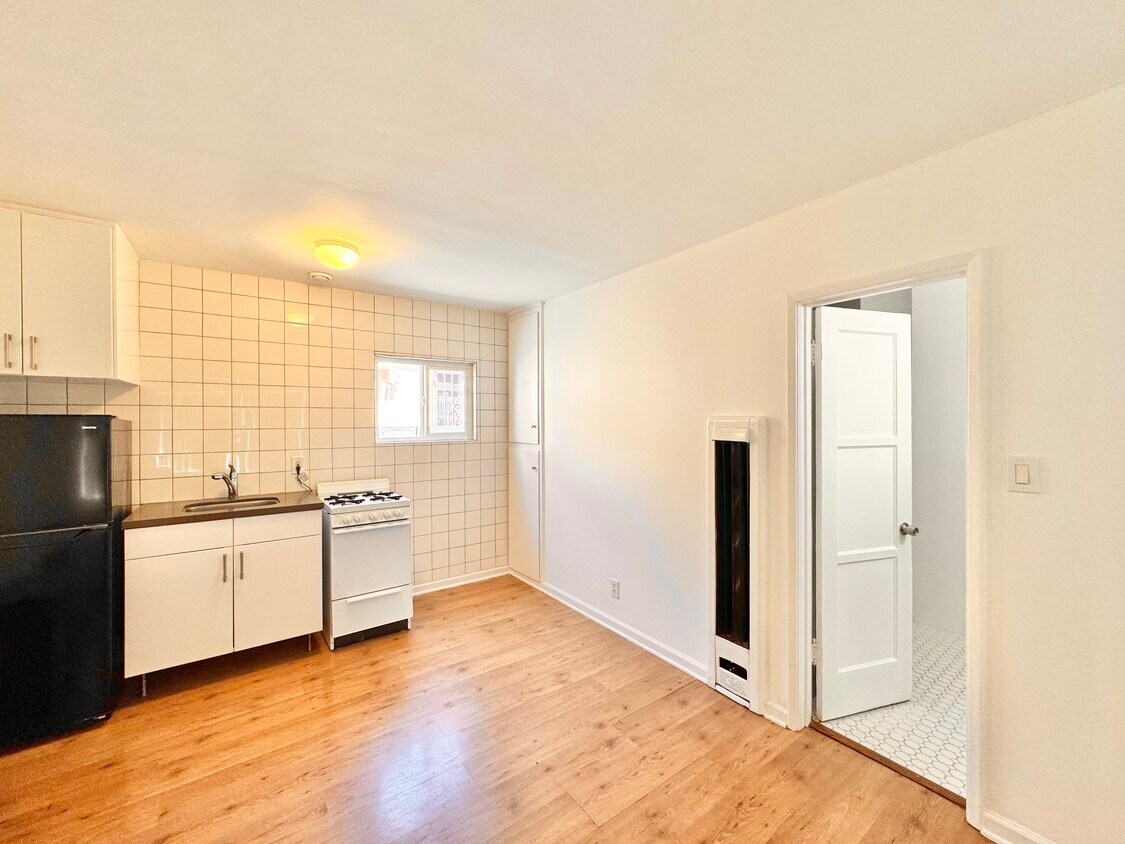Foto principal - 13117 1/2 Venice Blvd