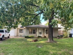 Building Photo - 6406 Schiller St