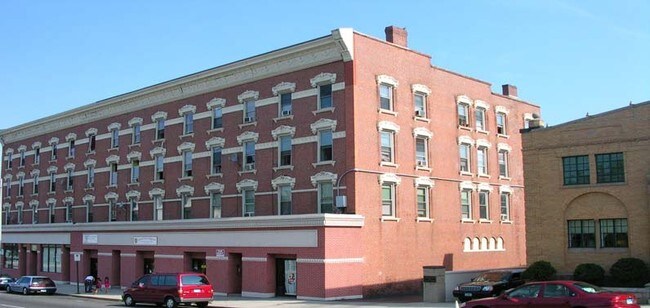 Building Photo - 72-84 E Main St