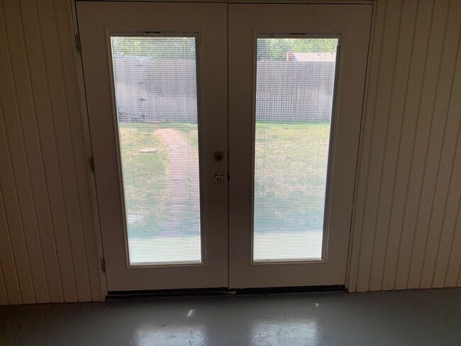 Building Photo - Nice 4 Bedroom 2.5 Bath home