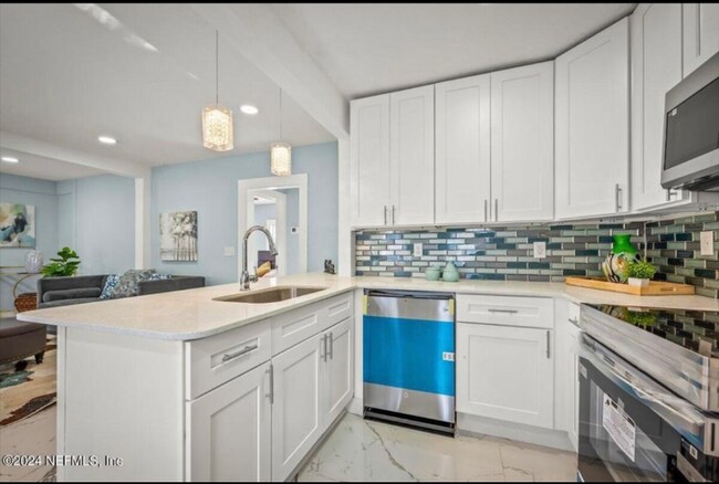Foto del edificio - 417 W 60th St