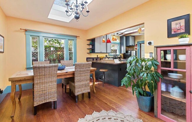 Building Photo - 448 60th St