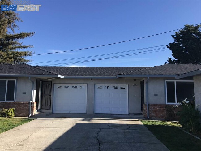 Foto del edificio - 20910 Royal Ave