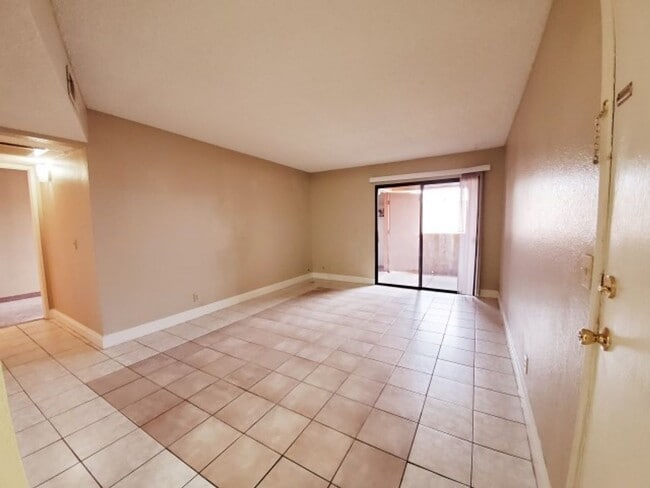 Foto del edificio - BEAUTIFUL 1 BEDROOM IN DESERT SHORES!