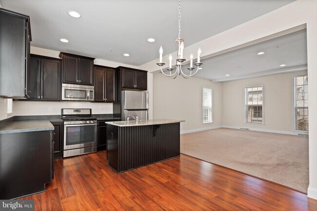 Building Photo - 1420 Rose Ln