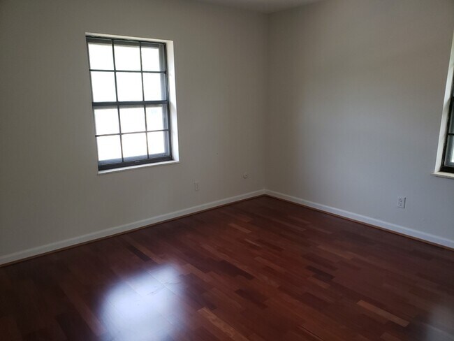 Foto del edificio - 461 S Clay Ave