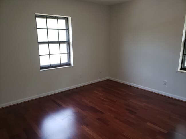 Building Photo - 461 S Clay Ave