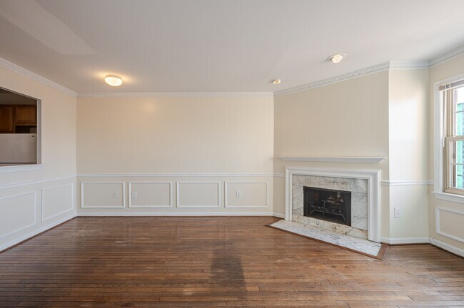 Building Photo - 730 7th St SE