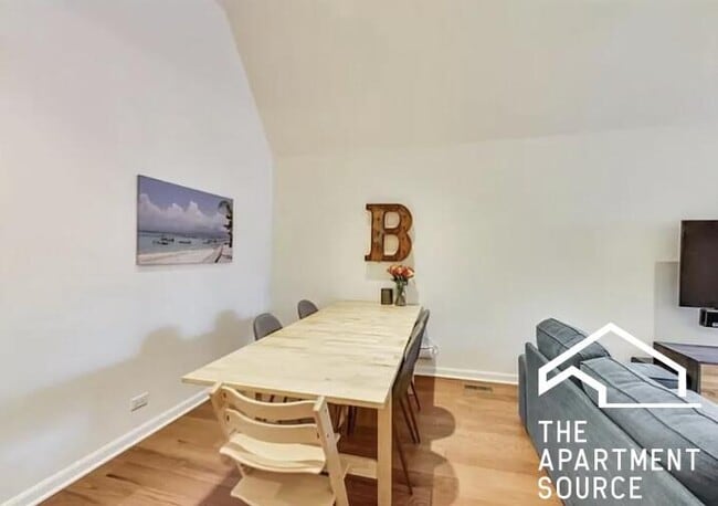 Building Photo - 4 bedroom in Chicago IL 60618