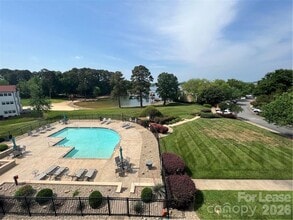 Building Photo - 17919 Kings Point Dr