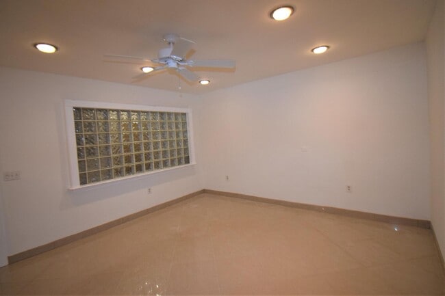 Building Photo - 2878 Donnelly Dr