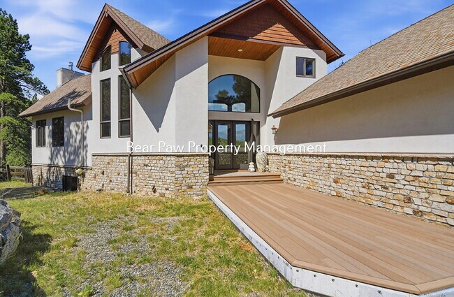 Photo - "Spacious 6-Bedroom Retreat with 7 Luxurious Bathrooms off Upper Bear Creek!" Apartment
