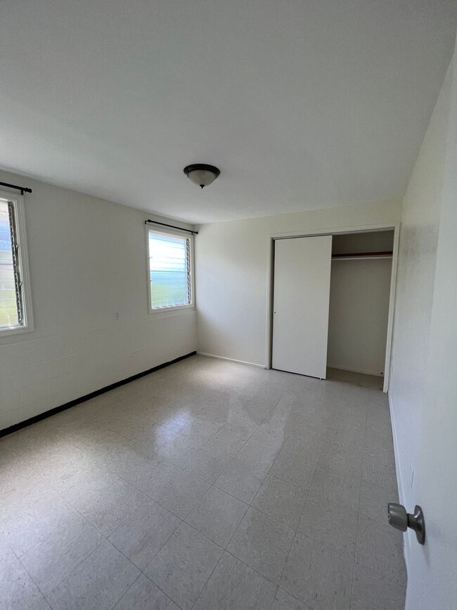 Building Photo - 2 bedroom 1 bath in Liliha!