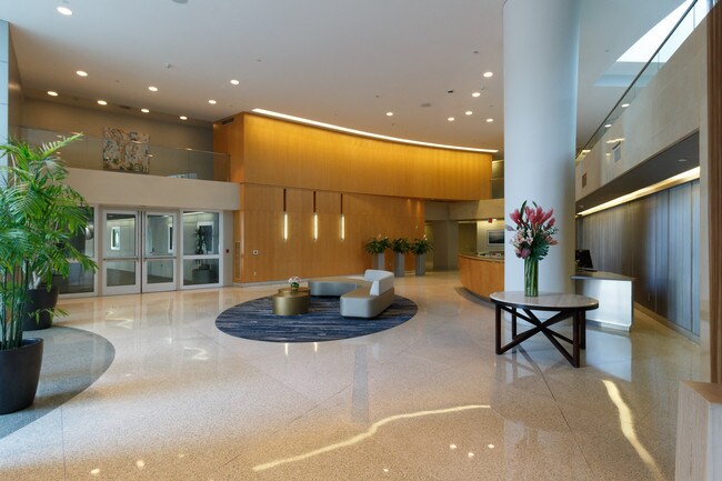 Building Photo - 13600 Marina Pointe Dr