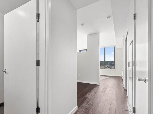 Building Photo - Hip Urban Retreat in Sought-After Pioneer ...