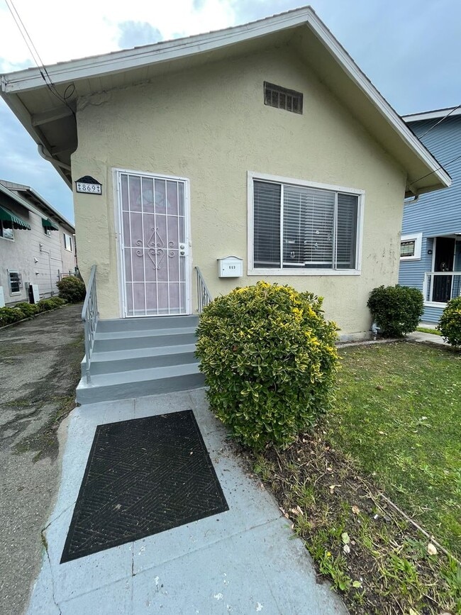 Building Photo - 869 Brockhurst St