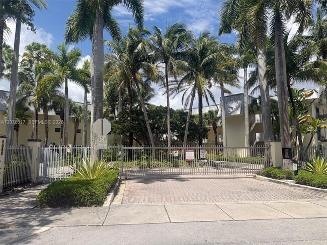 Building Photo - 8950 SW 69th Ct