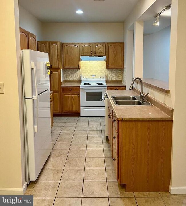 Foto del edificio - 2037 Powell Dr