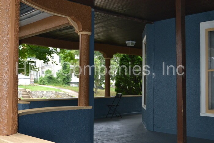 Foto del edificio - 222 Douglas Ave. Apt. 1 Studio