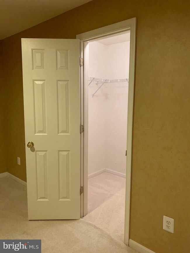 Building Photo - 47081 Glenaire Ct
