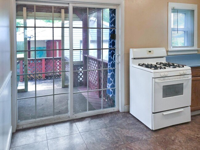 Foto del edificio - Yardwork & Play: Rent this 'Workshop Wonde...