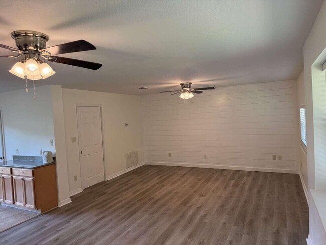 Building Photo - 218 Rose Marie Ln SW