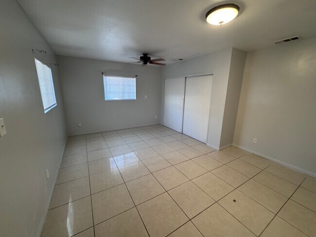 Habitación de estudio - 7614 Security Ave