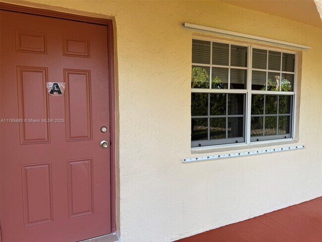 Foto del edificio - 4063 SW 51st St