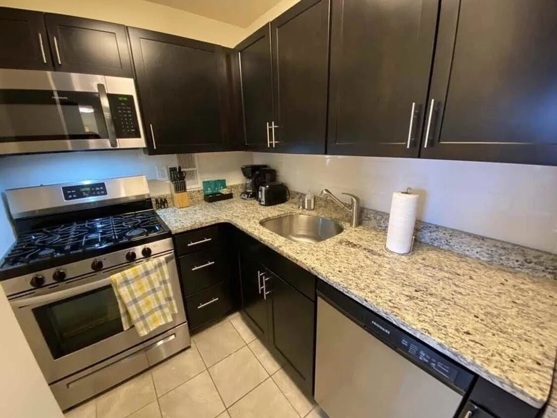 2-Bed/1.5 Bath Apt in Pet-Friendly Complex; Pet Friendly! Ideal Location in Brookline - 2-Bed/1.5 Bath Apt in Pet-Friendly Complex; Pet Friendly! Ideal Location in Brookline