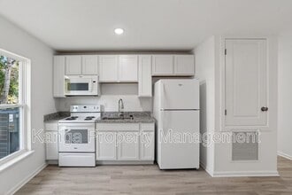 Building Photo - 1115 F Ave