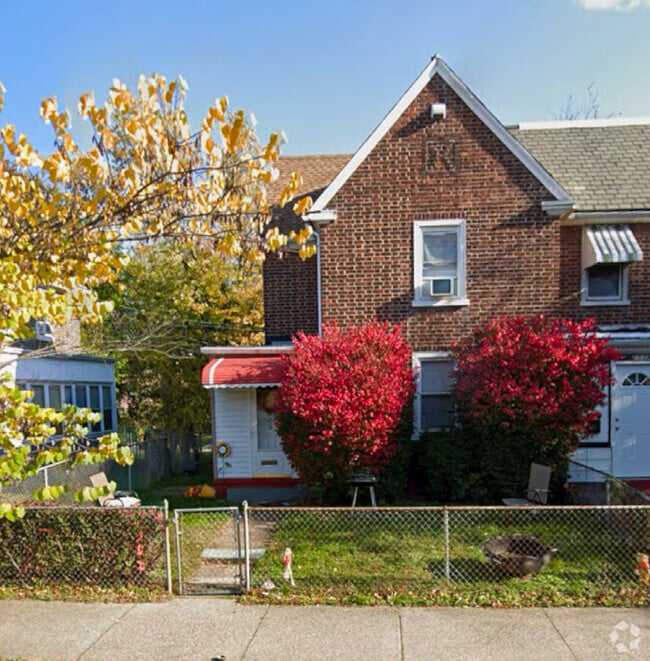Building Photo - 3076 Kearsarge Rd