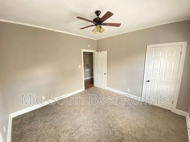 Foto del edificio - 861 Cypress Dr