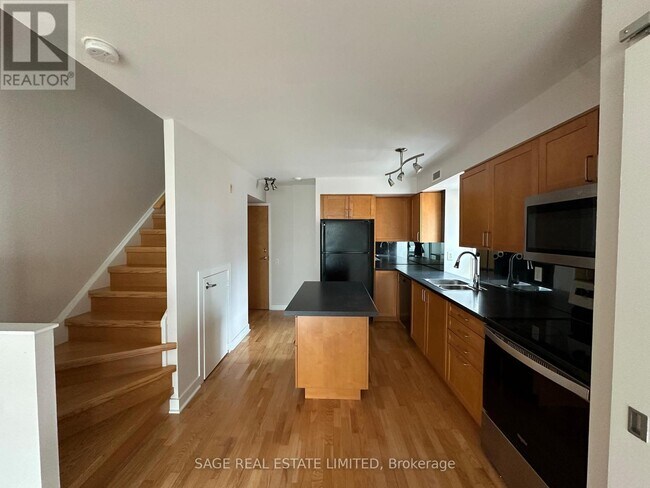 Building Photo - 77 Lombard St