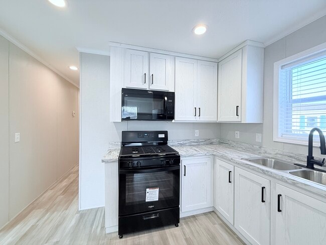 Building Photo - 29805 Jamestown Dr