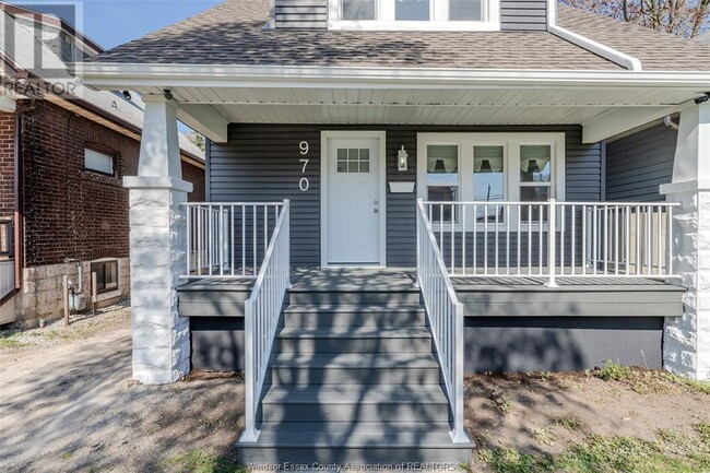 Photo du bâtiment - 970 Elm Ave