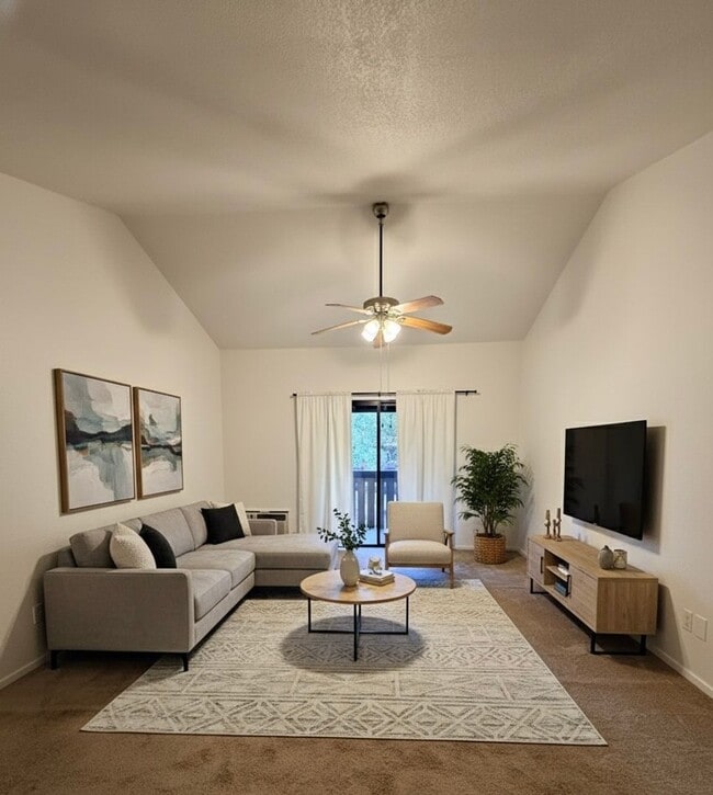 Foto del edificio - Pheasant Creek Condo 2 Bed | 2 Bath | Upper Unit w/ Vaulted Ceiling & Private Garage!