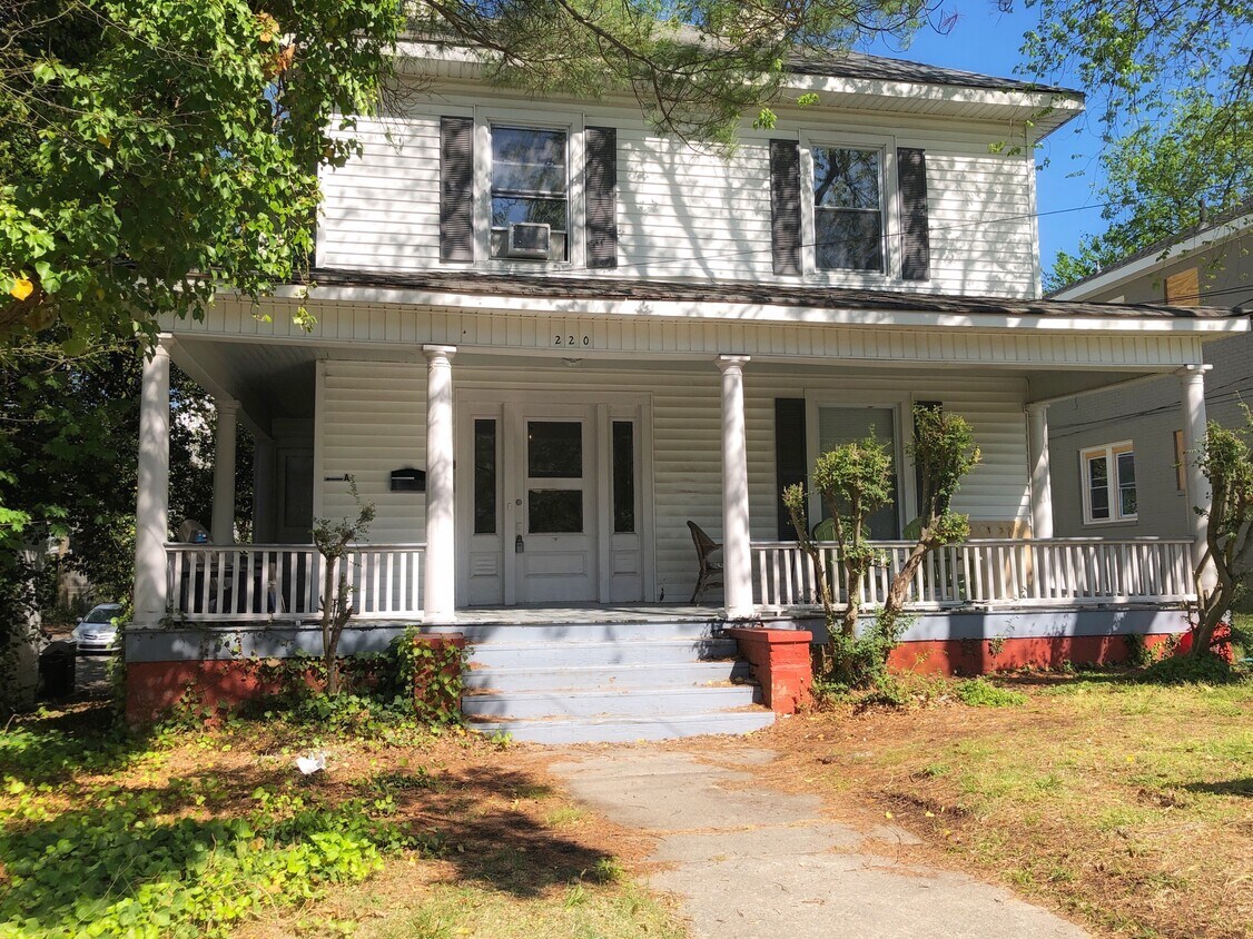 Primary Photo - 220 N Cedar St