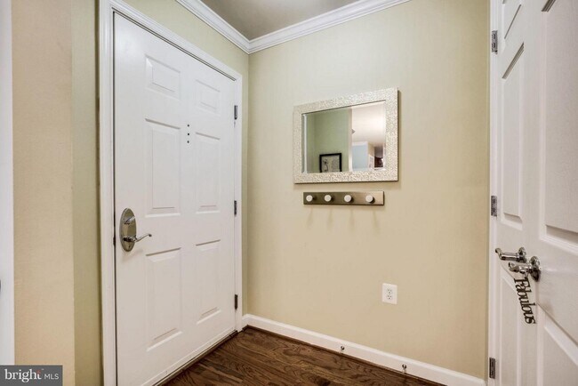 Unit Entry - 4121 S Four Mile Run Dr