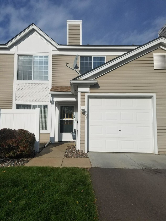 Foto principal - 12121 Killdeer St NW