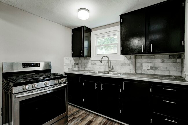 Building Photo - 601 Walnut St