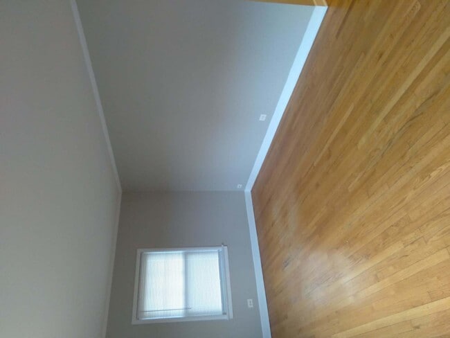 Building Photo - 837 Mulford St