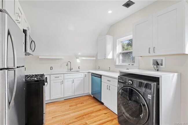 Building Photo - 18 Linden Pl
