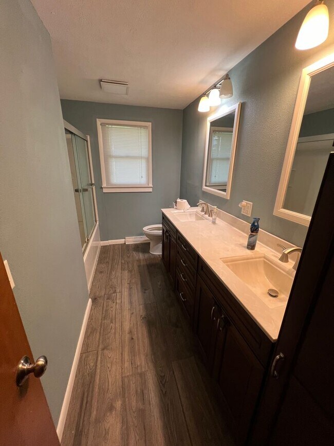 Foto del edificio - Welcome to this charming 3 bedroom, 2.5 ba...